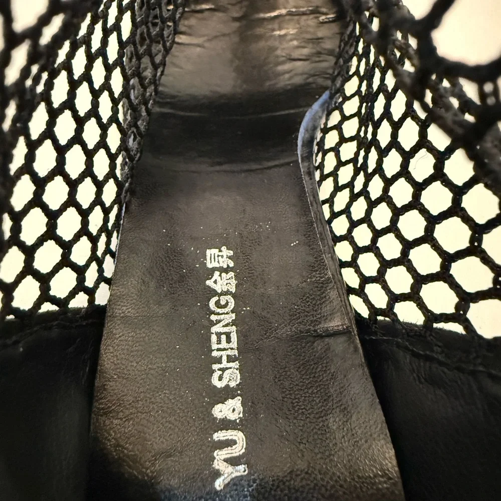 NWOT (Never Worn) Women’s Black Mesh Suede Contemporary Women’s Boots Size 8 - Picture 3 of 12